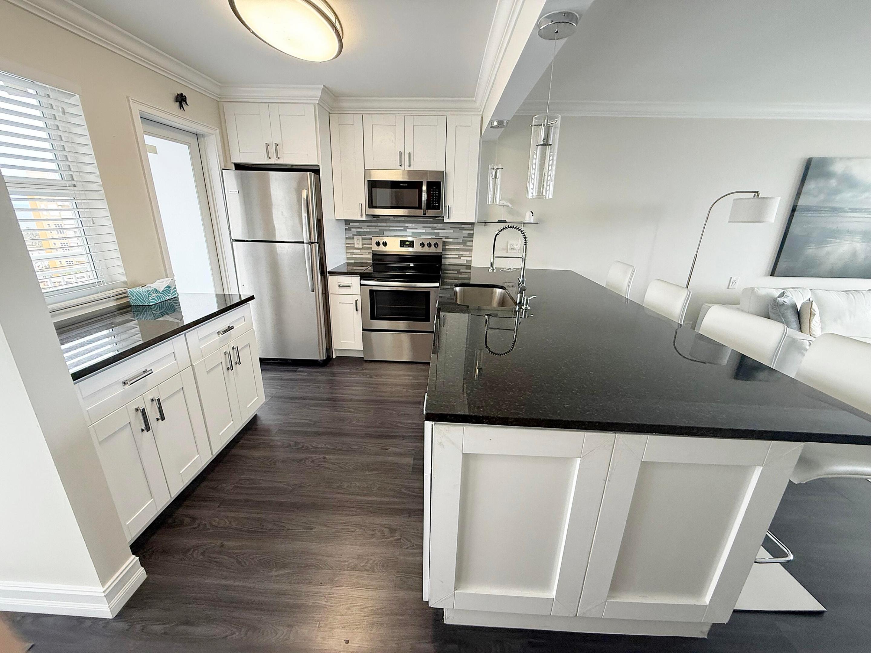 GRANADA HOUSE CONDOMINIUM - Residential