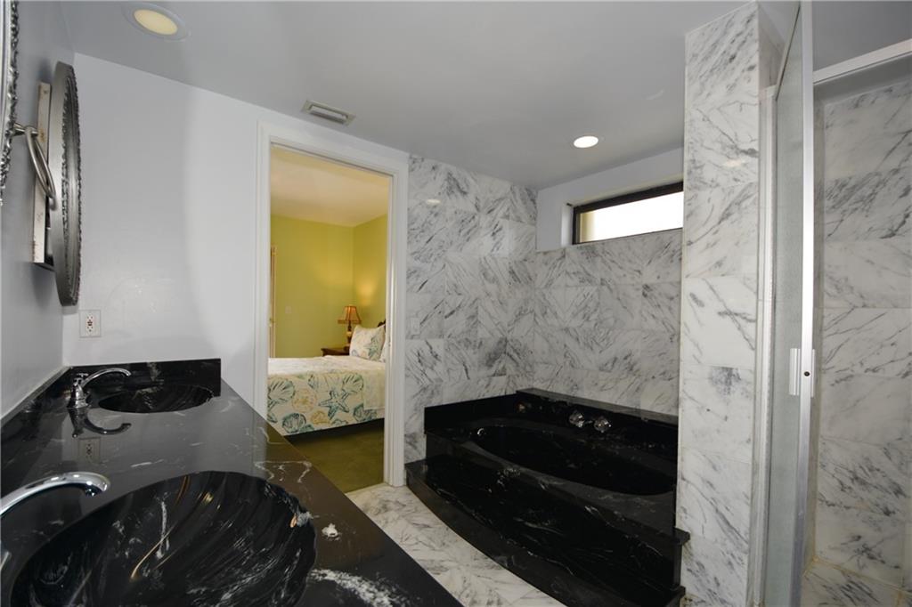 Country Club Isles 42-40 - Residential