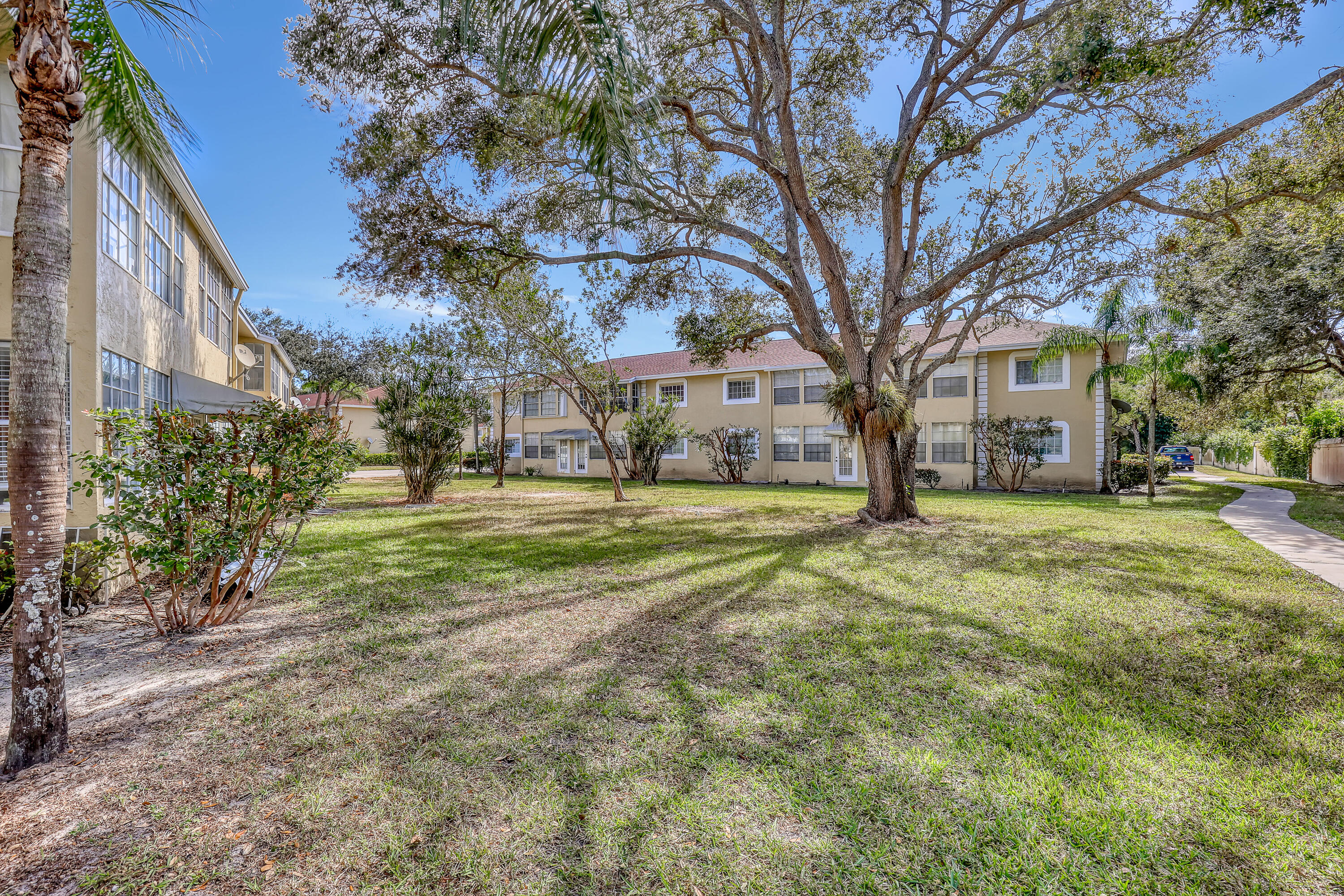 PALM BEACH TRACE CONDO - Residential