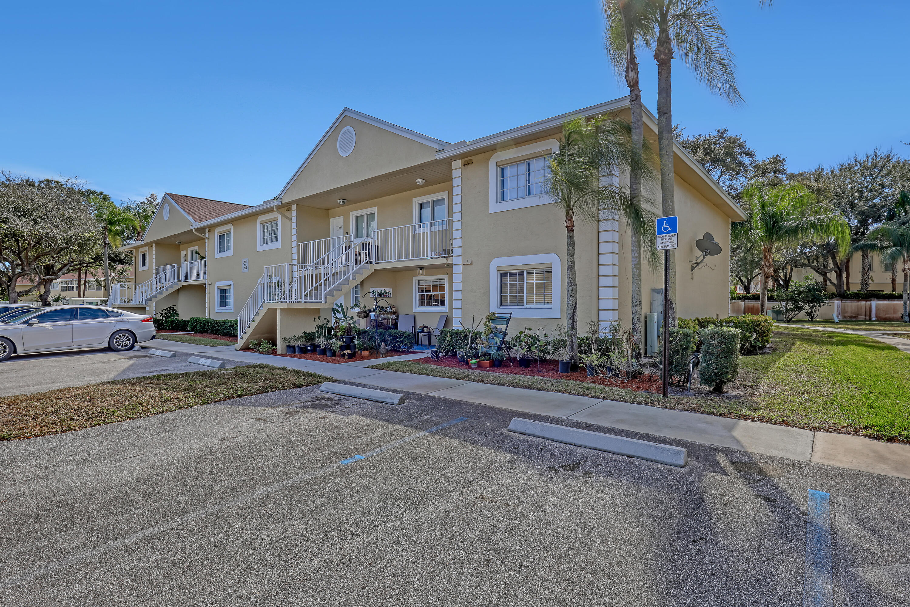 PALM BEACH TRACE CONDO - Residential