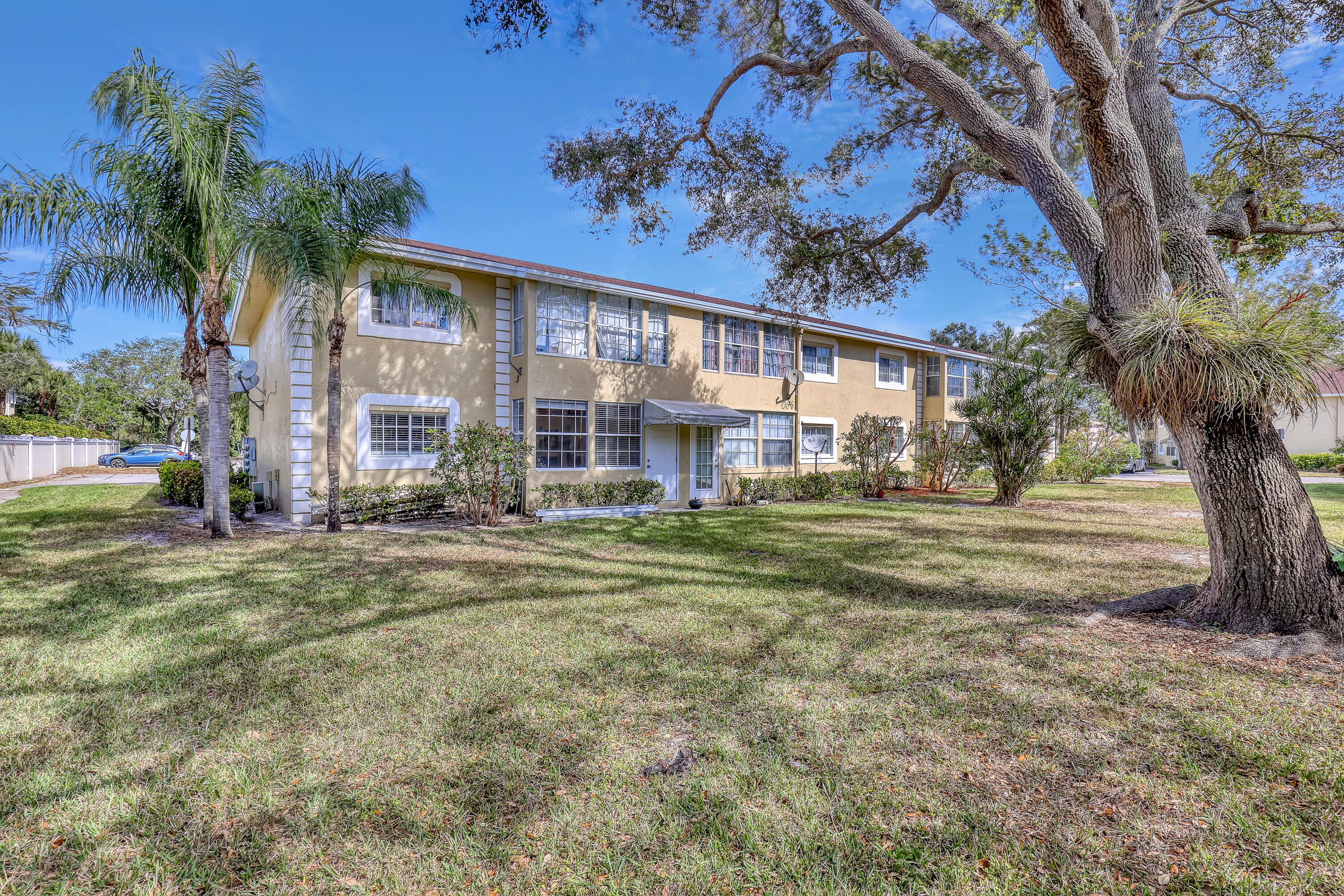 PALM BEACH TRACE CONDO - Residential