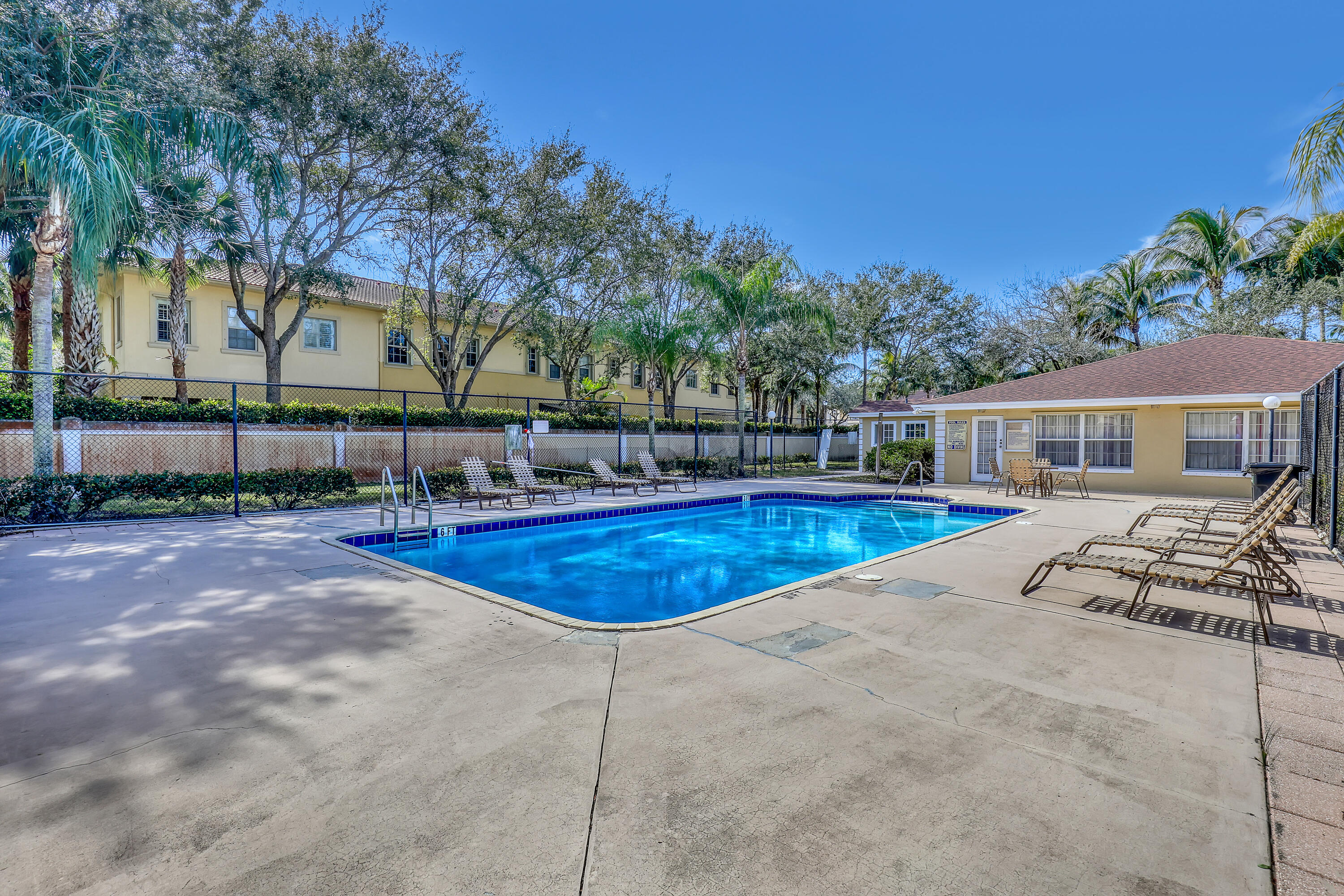 PALM BEACH TRACE CONDO - Residential
