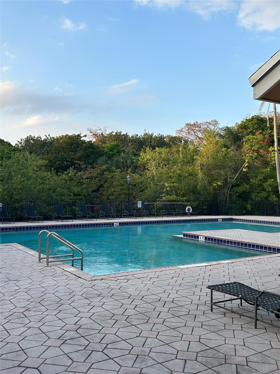 WINDWARD LAKES CONDO - Residential