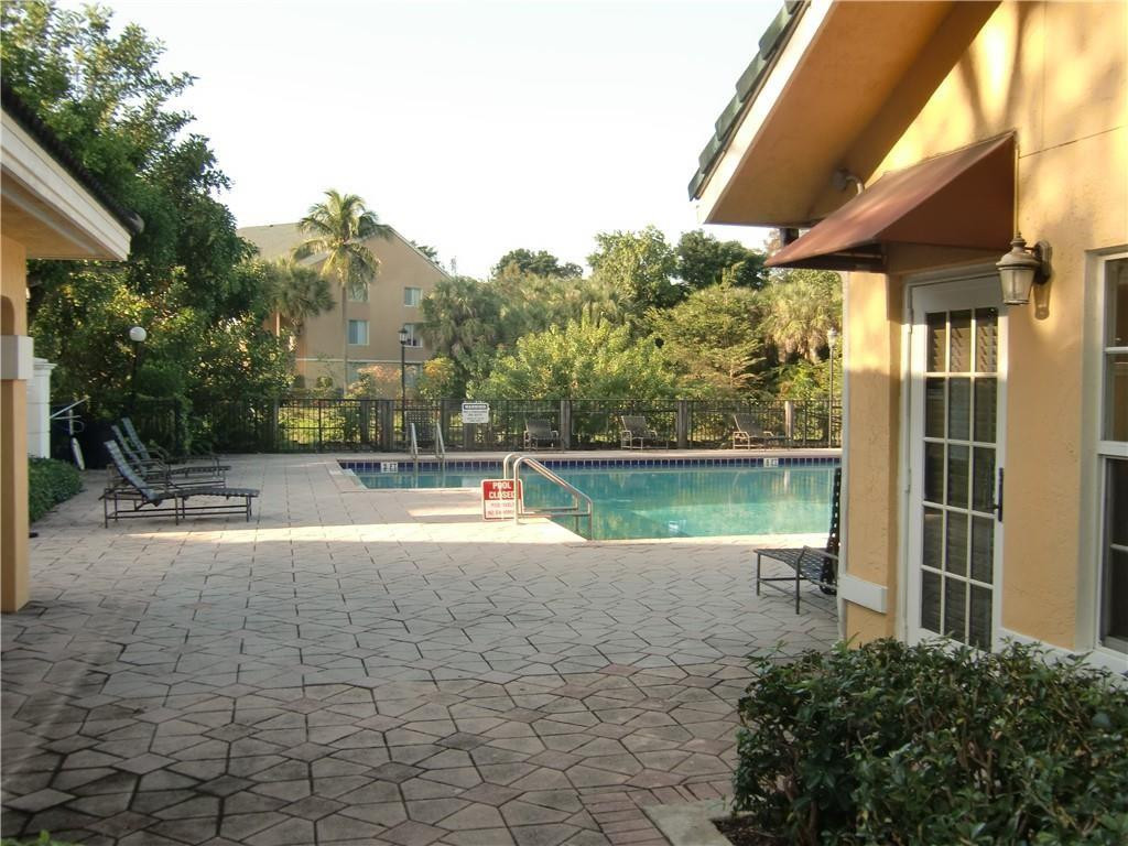 WINDWARD LAKES CONDO - Residential