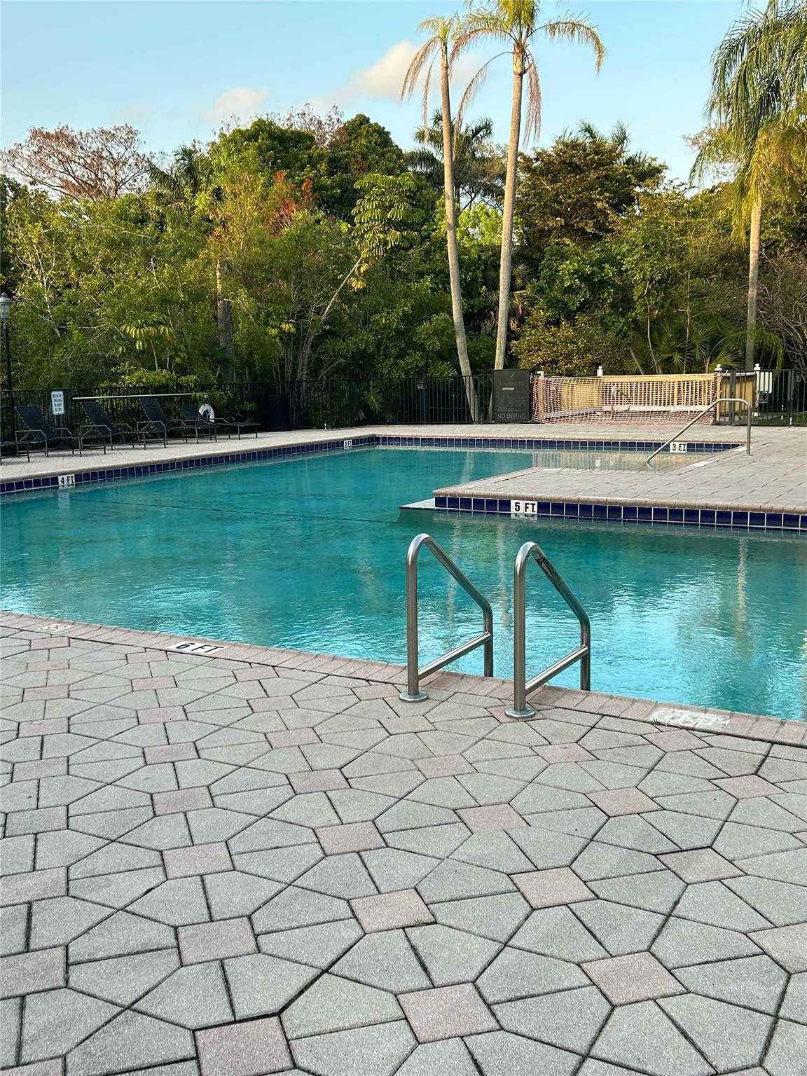 WINDWARD LAKES CONDO - Residential