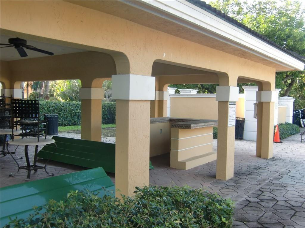 WINDWARD LAKES CONDO - Residential