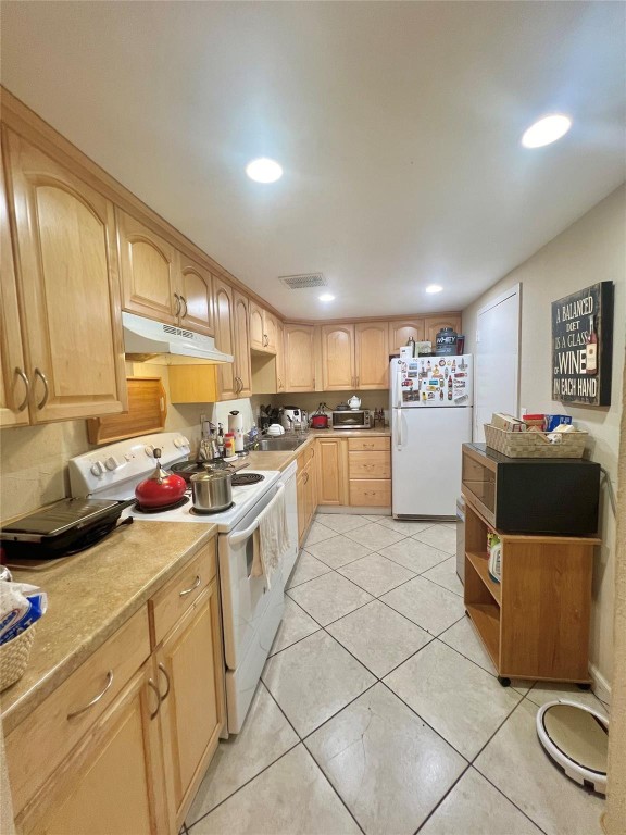 BAYVIEW PALMS CONDO - Residential