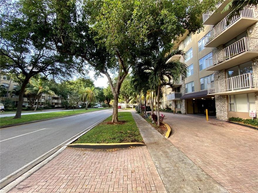 INVESTORS ONLY!!!!!!!Great 2/2 unit EAST of US1. Tile floors throughout. Spacious and Bright, Open Balcony. Excellent location near
Aventura mall and Bal harbor shops. One covered parking, 25 minutes from Miami International Airport, public
transportation at your door. One bridge east of Bal Harbor and the Beach. Spacious gym pool, security patrol at
night, management on site, public tennis courts, kids park. Currently occupied by Tenant until September 2026!!! Easy to show.
