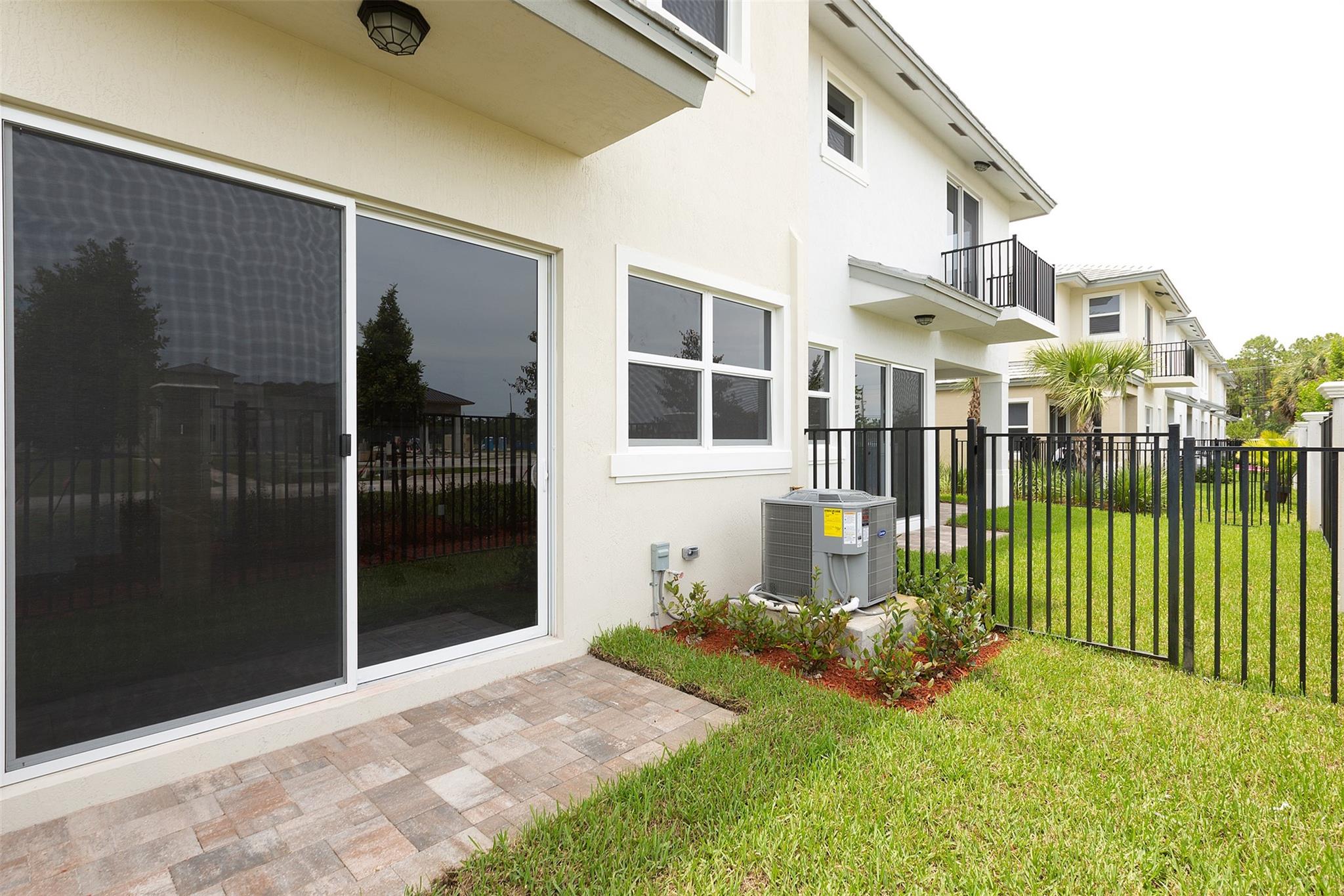IN THE PINES - Residential Lease