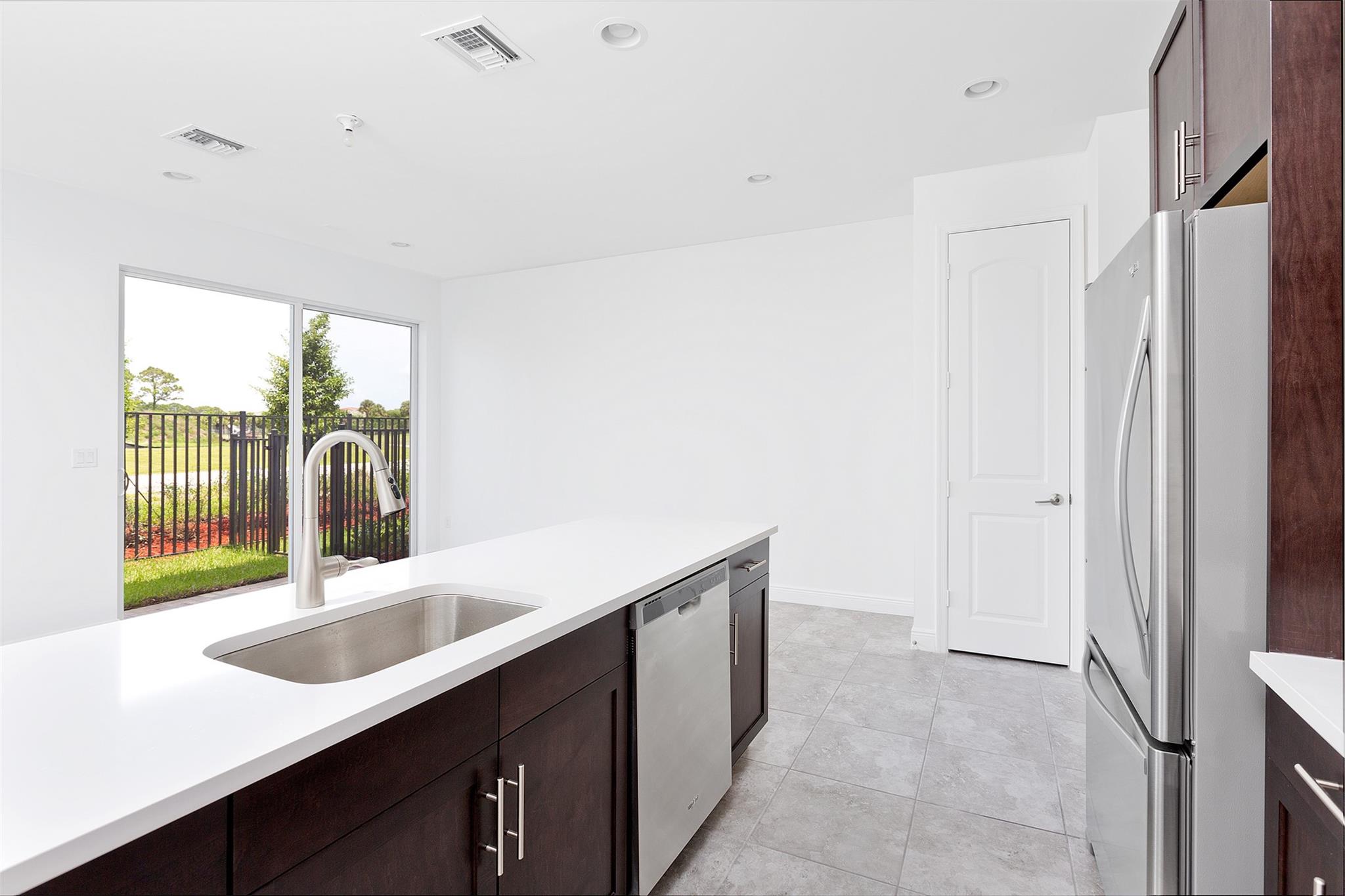 IN THE PINES - Residential Lease