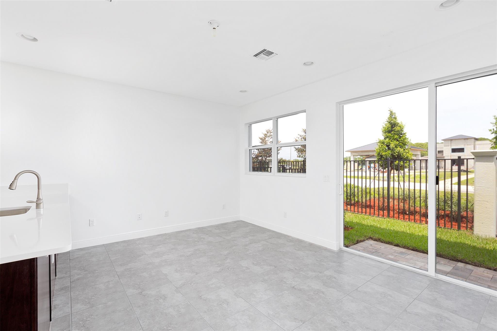 IN THE PINES - Residential Lease