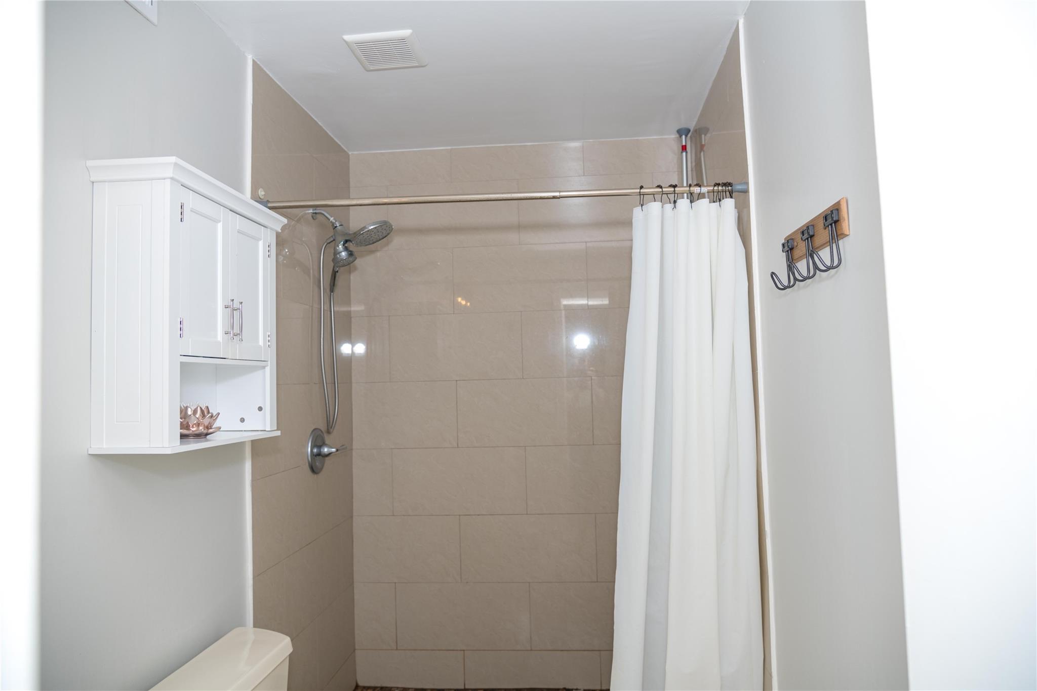 Margate 5th Add 46-28 B - Residential Lease