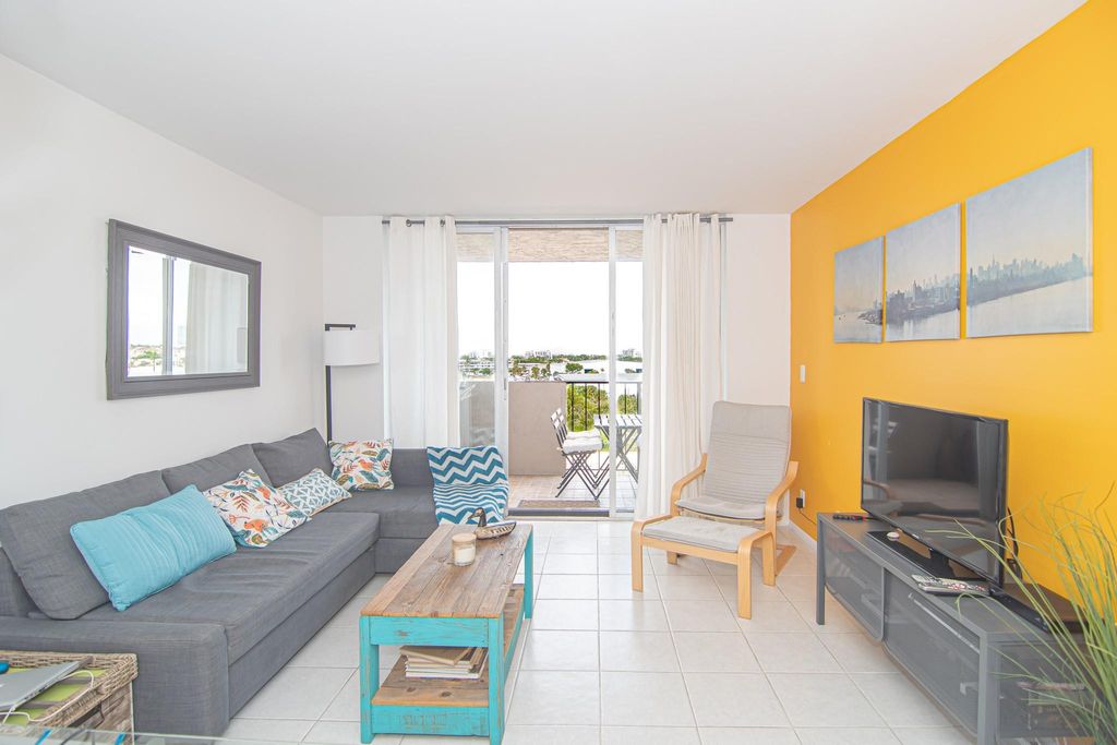 Photo of 777 S Federal Highway, Pompano Beach, FL 33062 (MLS # B26017584)