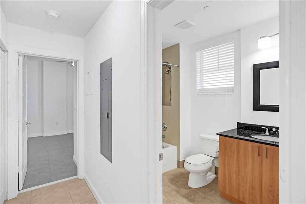 ISLAND BREEZE AT DEERFIELD BEACH - Residential