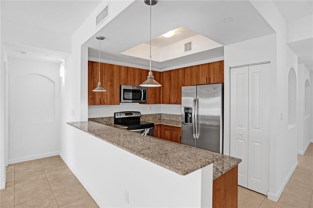 ISLAND BREEZE AT DEERFIELD BEACH - Residential