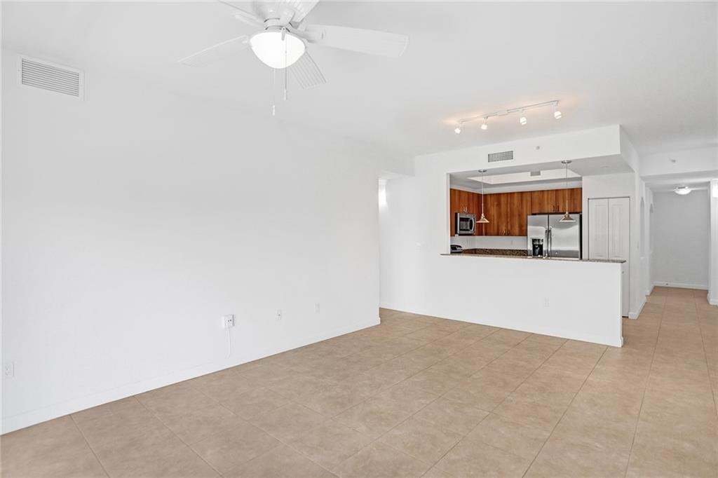 ISLAND BREEZE AT DEERFIELD BEACH - Residential