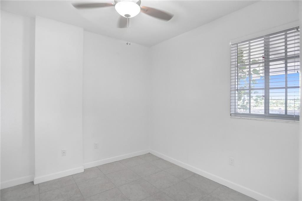 ISLAND BREEZE AT DEERFIELD BEACH - Residential