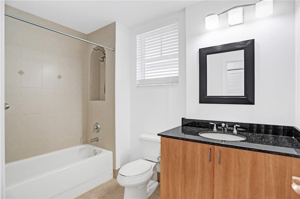 ISLAND BREEZE AT DEERFIELD BEACH - Residential