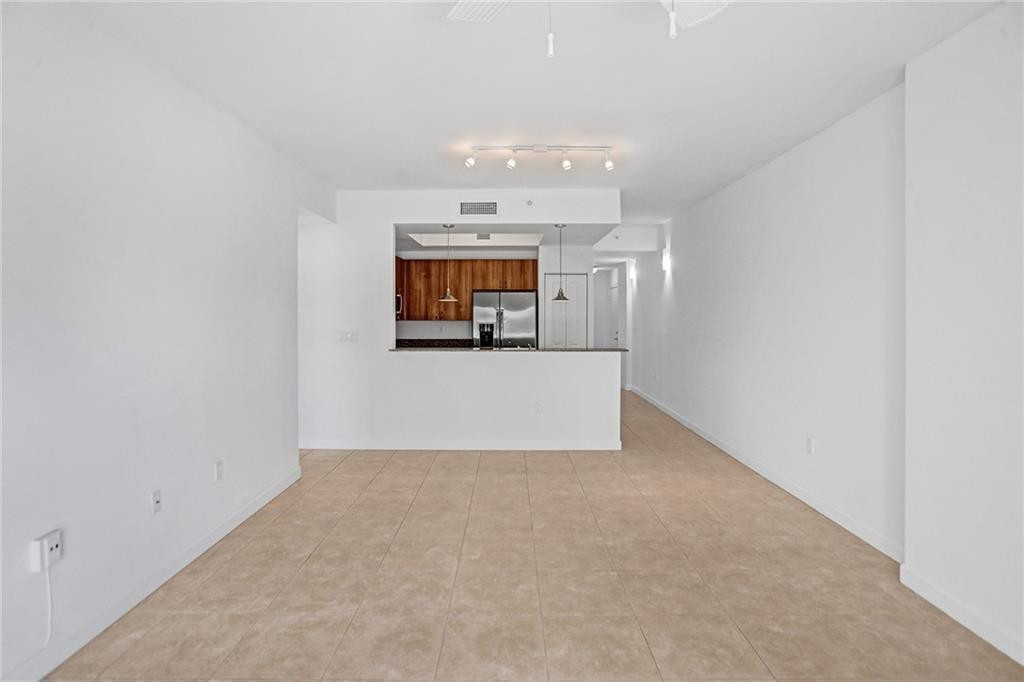 ISLAND BREEZE AT DEERFIELD BEACH - Residential