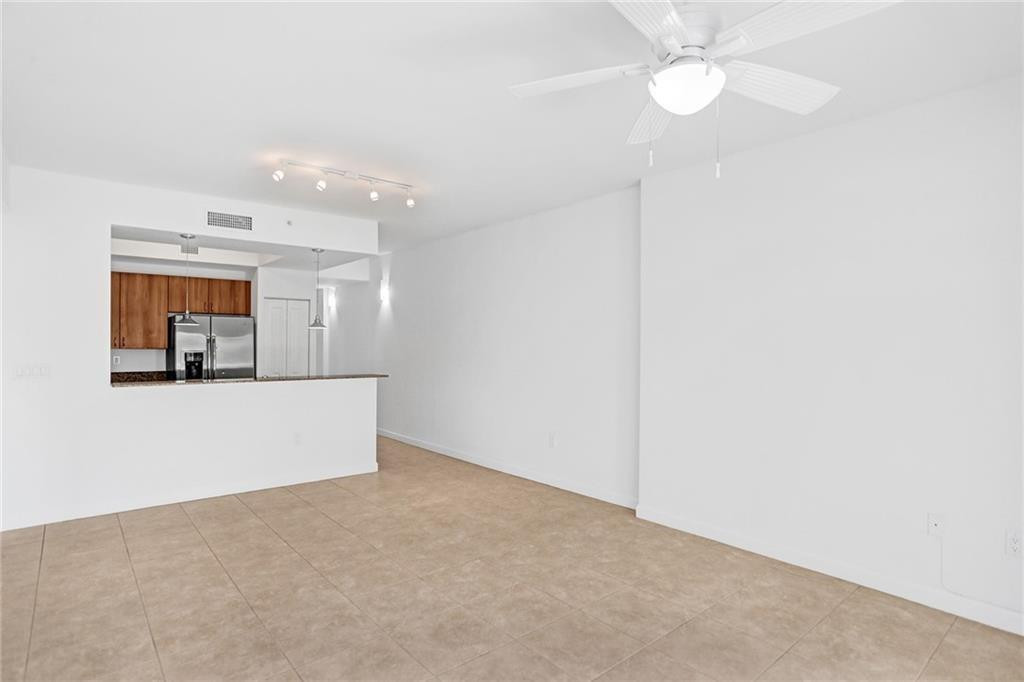 ISLAND BREEZE AT DEERFIELD BEACH - Residential