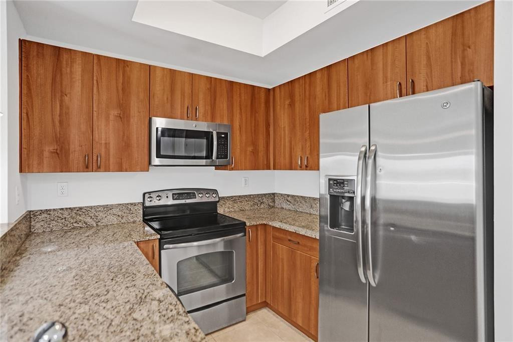 ISLAND BREEZE AT DEERFIELD BEACH - Residential