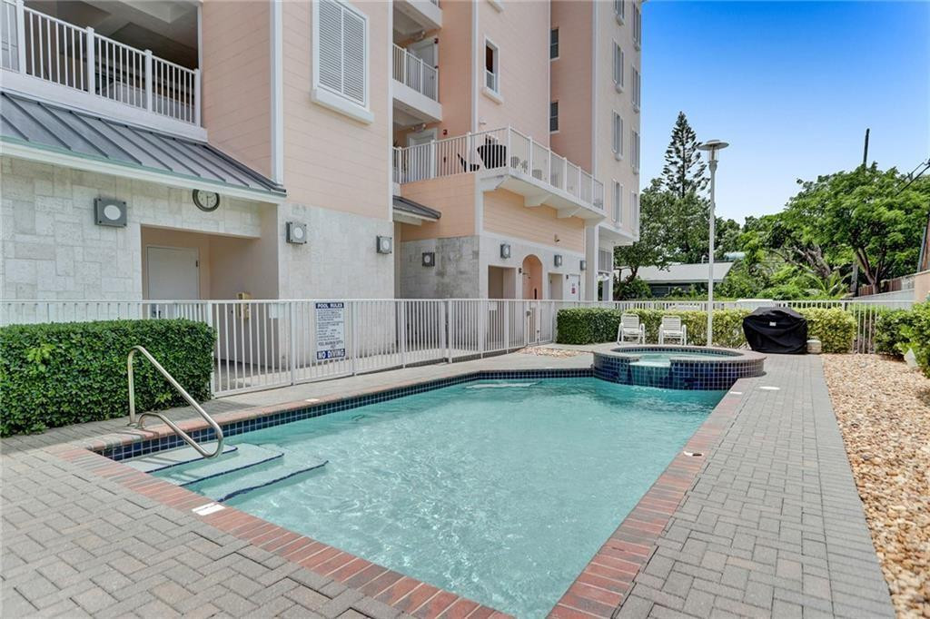 ISLAND BREEZE AT DEERFIELD BEACH - Residential