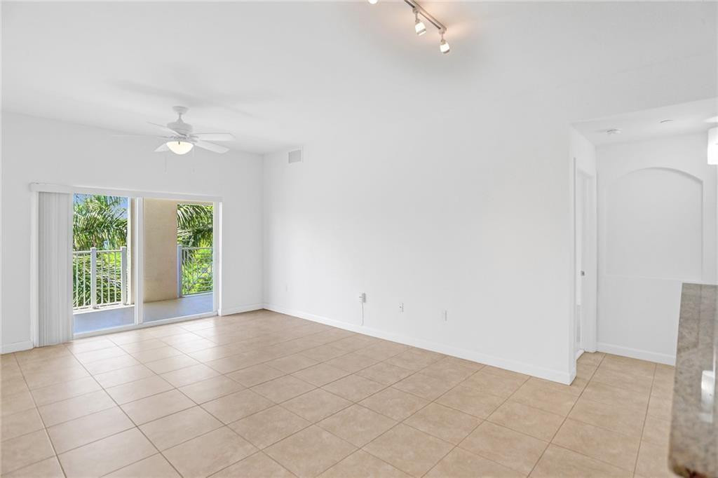 ISLAND BREEZE AT DEERFIELD BEACH - Residential