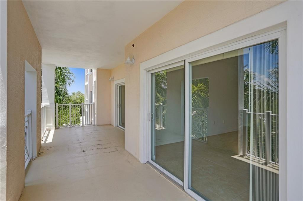 ISLAND BREEZE AT DEERFIELD BEACH - Residential