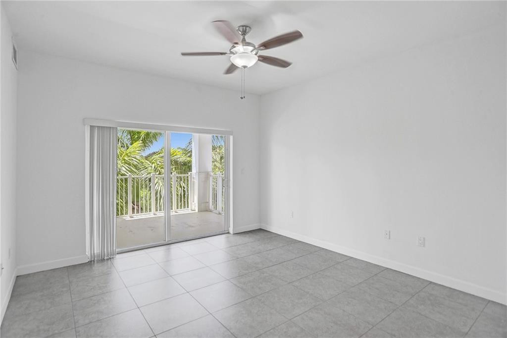 ISLAND BREEZE AT DEERFIELD BEACH - Residential