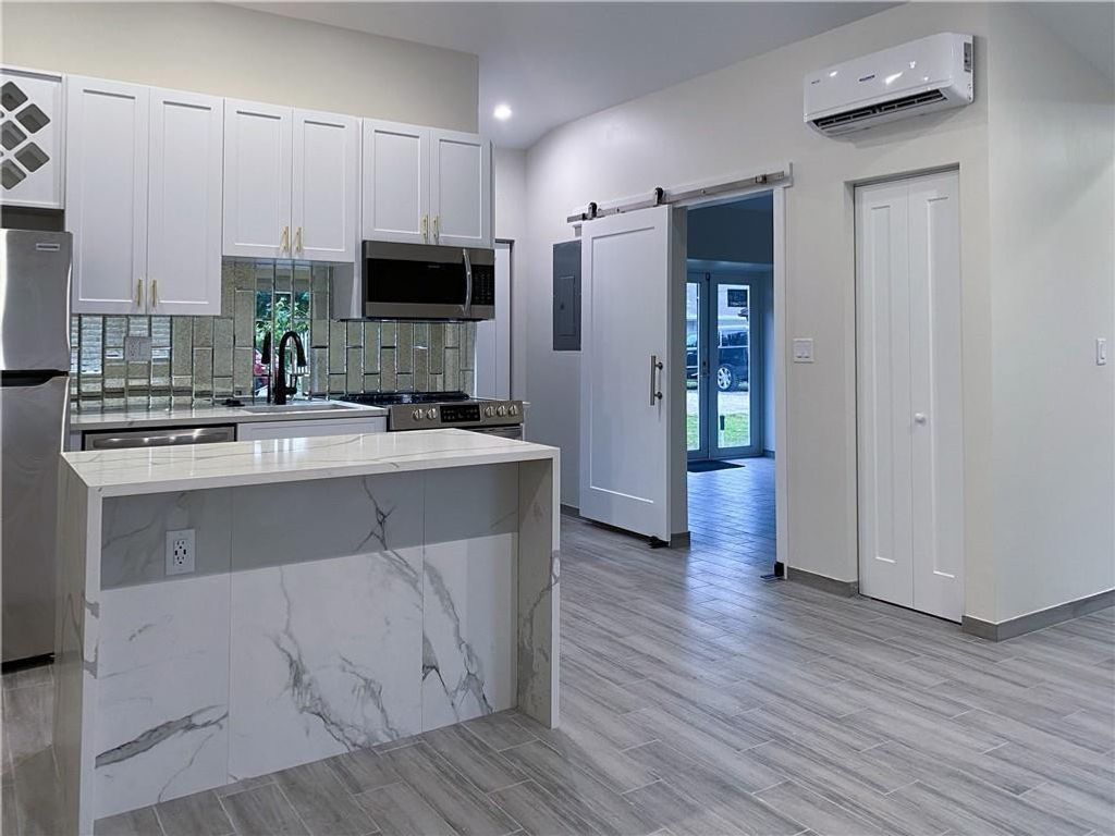 Photo of 315 SW 7th Street #3, Fort Lauderdale, FL 33315 (MLS # F10556766)