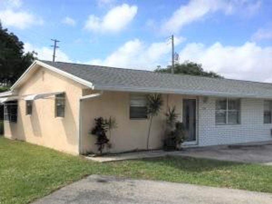 Beautifully updated 2 bedroom villa with enclosed rear Florida room that is extra living area.  Washer & dryer in the unit.  Laminate wood floors in living area; tile floors in kitchen, bedrooms and bath.  Off street parking for 2 cars.