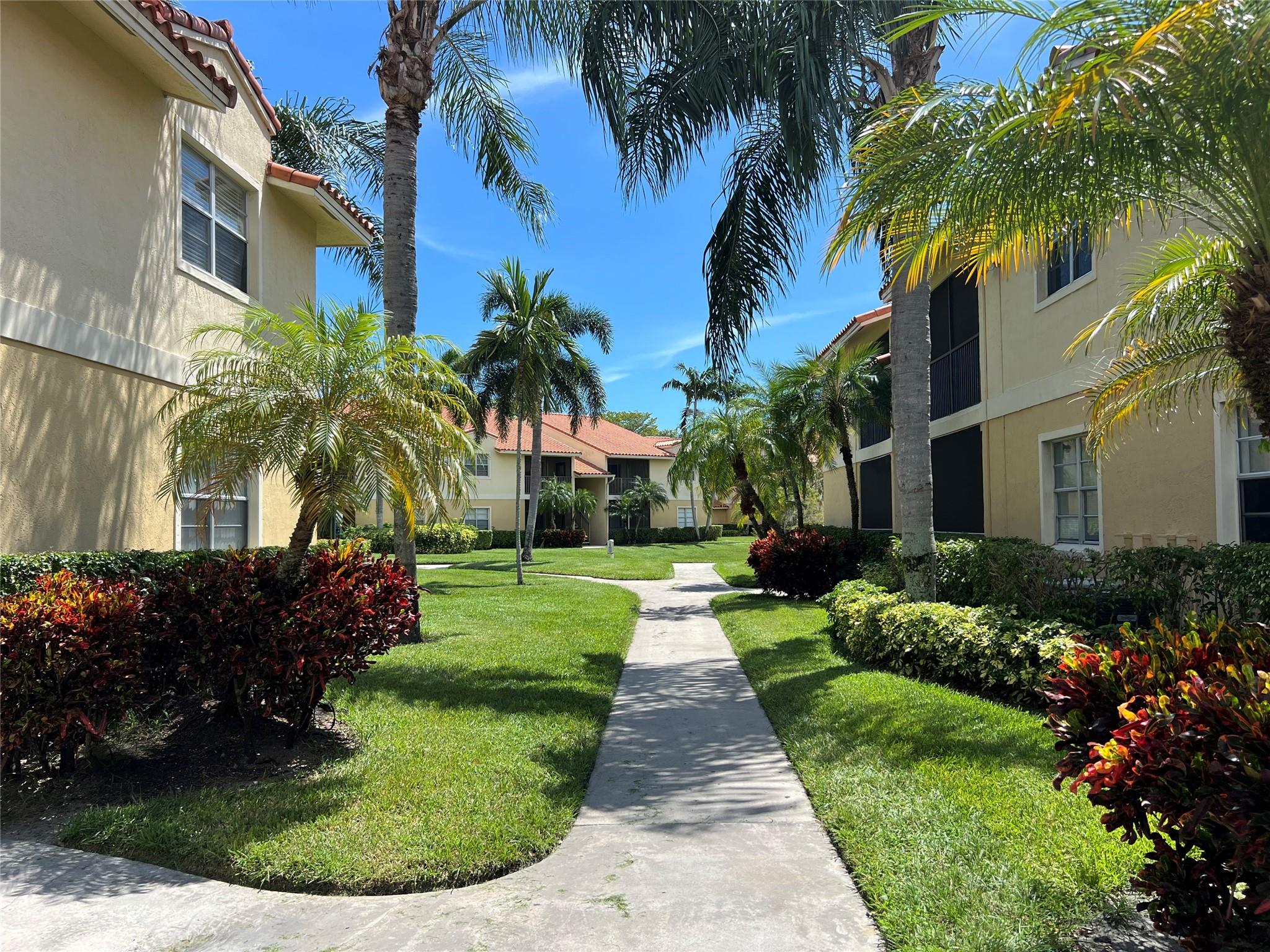 Ample and bright 2 bedroom / 2 bathroom condo. Updated with wood floors, newer appliances and full size washer and dryer inside the unit. Gated community features tennis courts, car wash, picnic area, dog park, indoor racquet ball, and more.