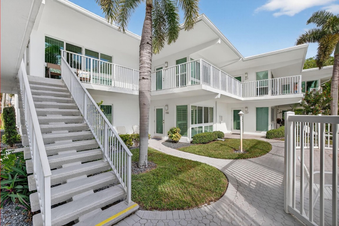 223 Marine Court 207