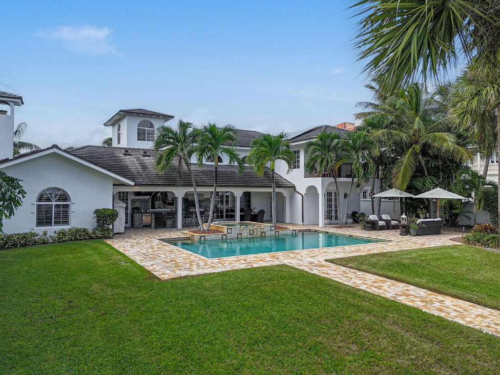 Photo of 11932 S Edgewater Drive, Palm Beach Gardens, FL 33410 (MLS # R11137618)