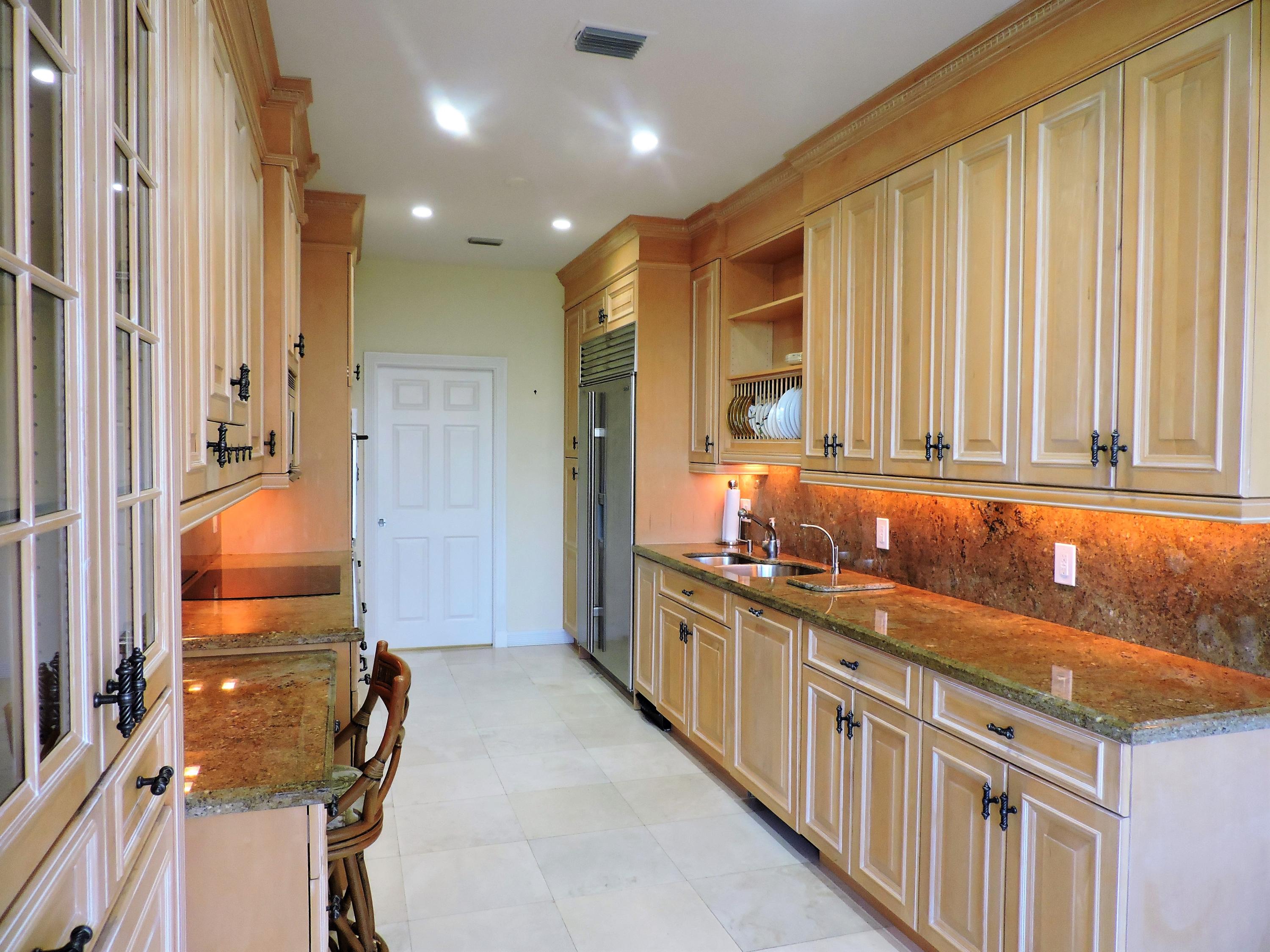 ADMIRALS COVE - Residential