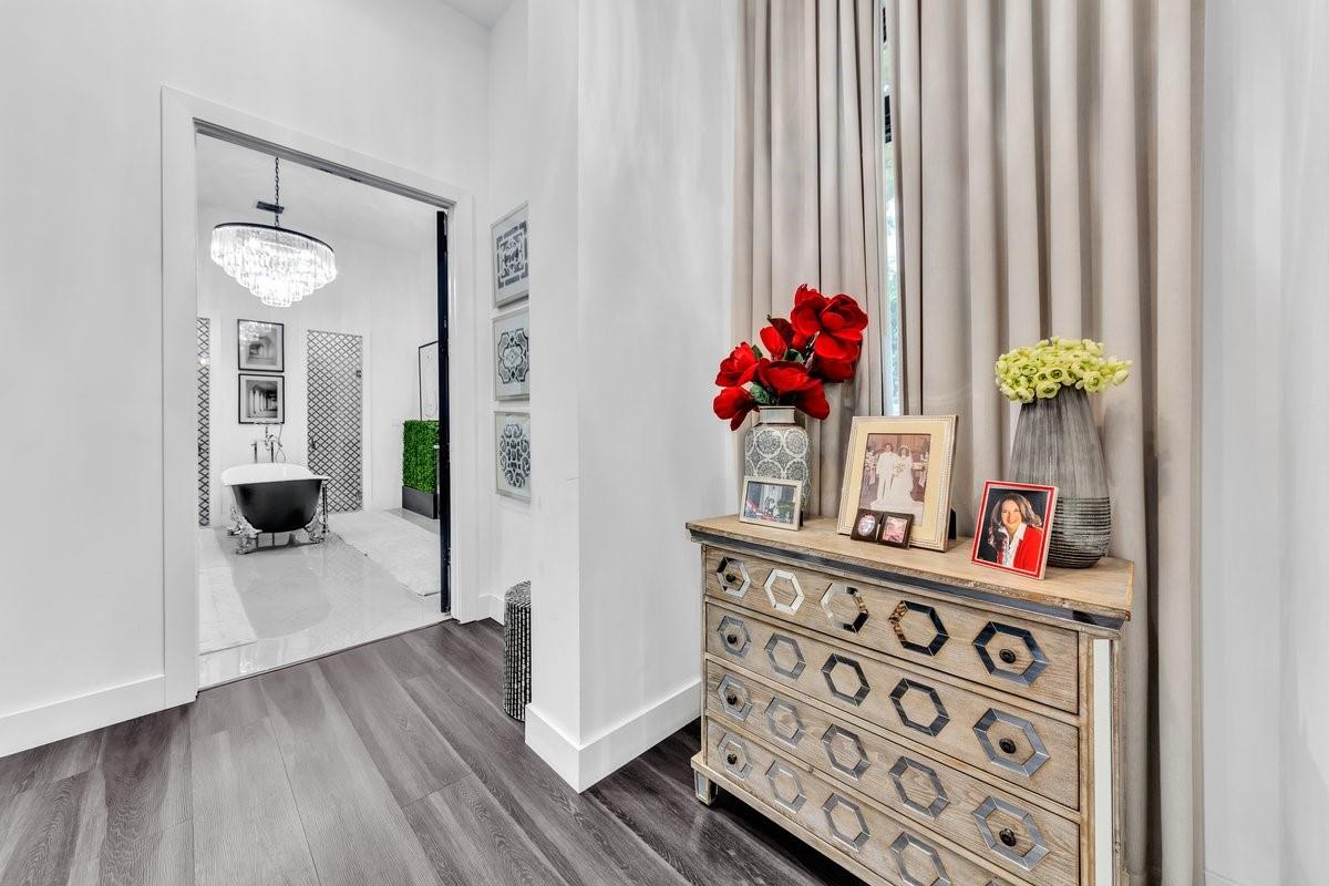 The Enclave 2nd Sec 156-8 - Residential