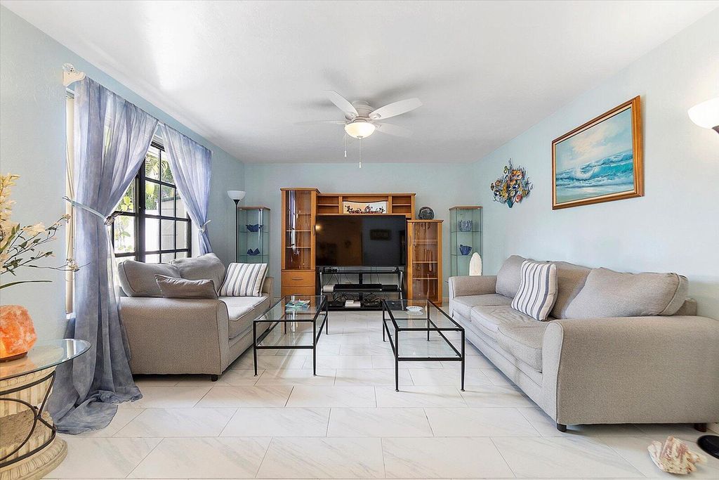 Photo of 1404 SW 27th Avenue, Boynton Beach, FL 33426 (MLS # R10905421)