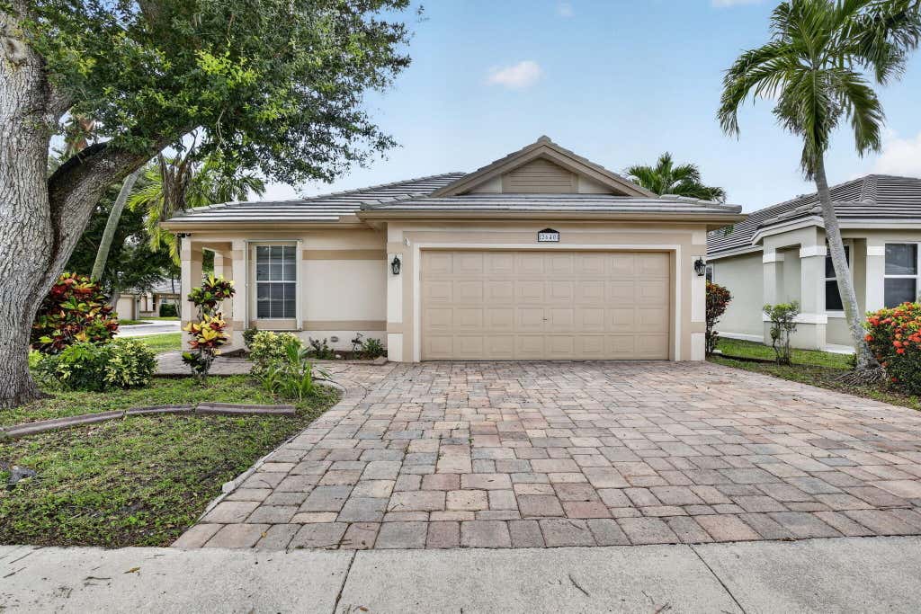 Photo of 2640 Millwood Court, Davie, FL 33328 (MLS # B26049384)