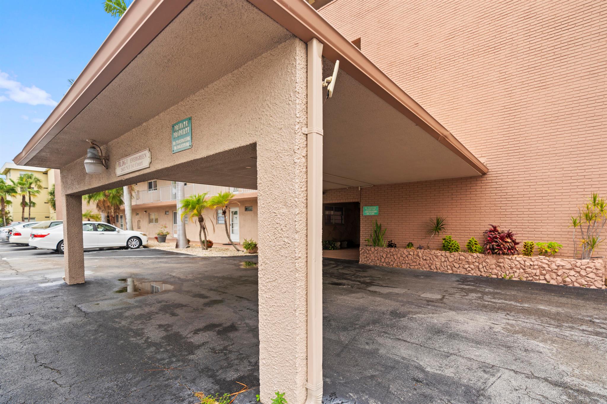2615 NE 1st Court 403