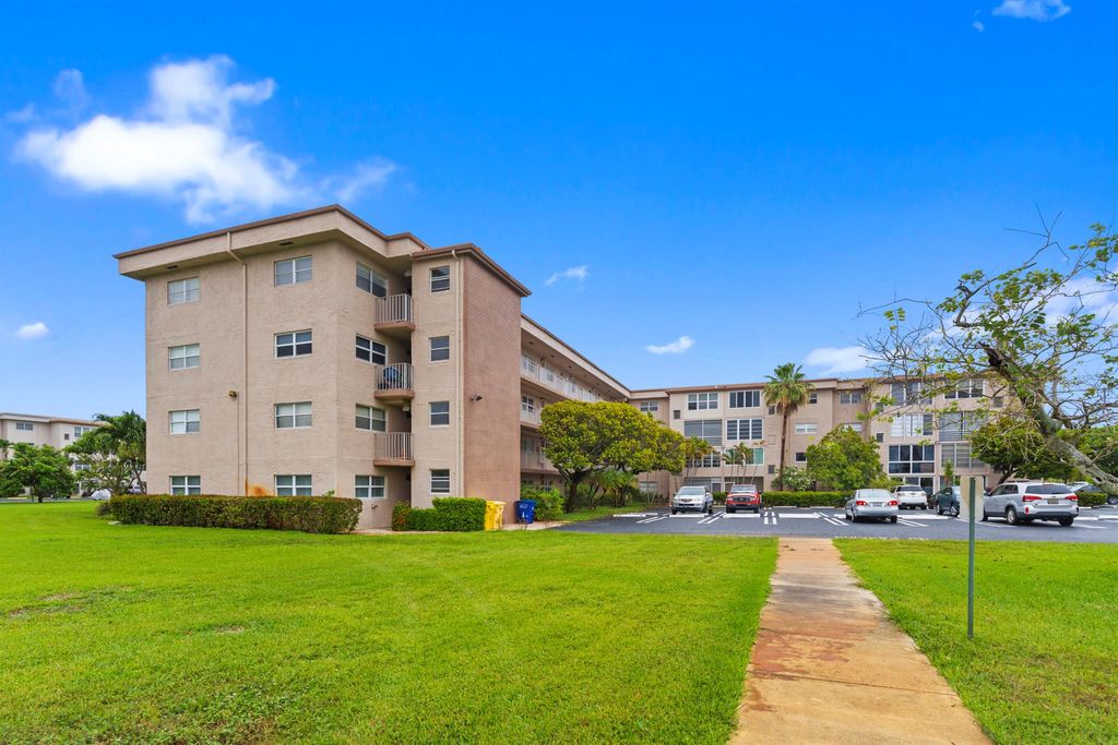 Photo of 2615 NE 1st Court #403, Boynton Beach, FL 33435 (MLS # R11102480)