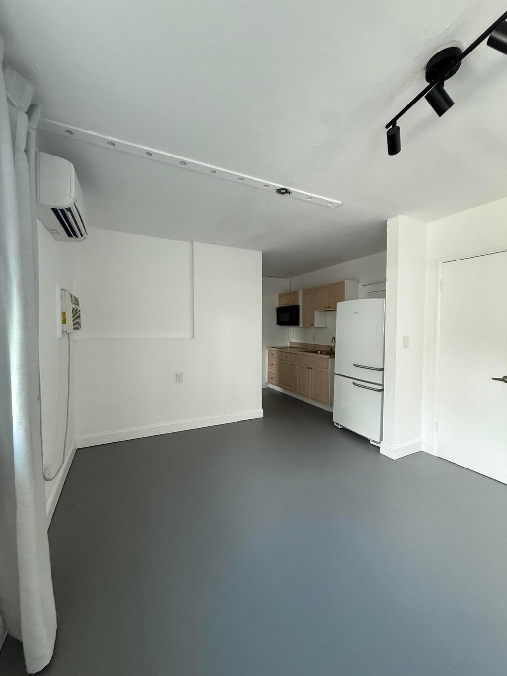 Photo of 900 SE 12th Street #BACK, Fort Lauderdale, FL 33316 (MLS # B26074488)