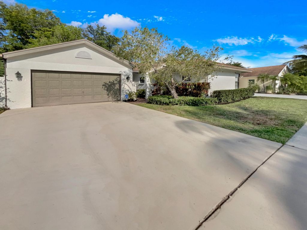 Photo of 21054 Country Creek Drive, Boca Raton, FL 33428 (MLS # R10990116)