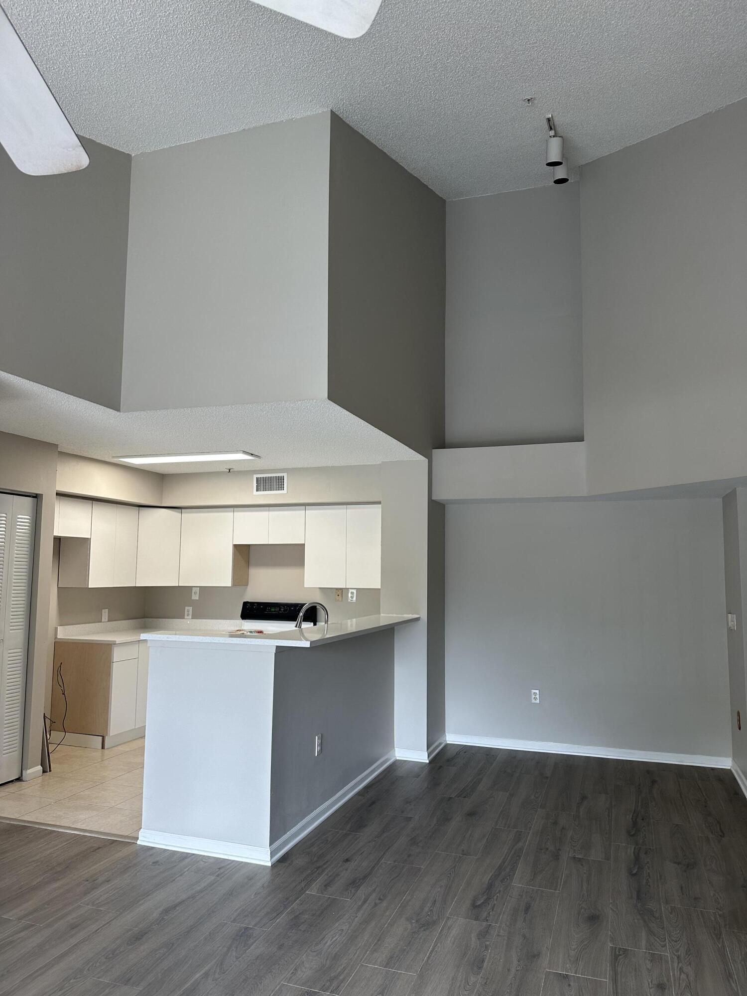 ST ANDREWS AT BOYNTON BEACH CONDO - Residential Lease