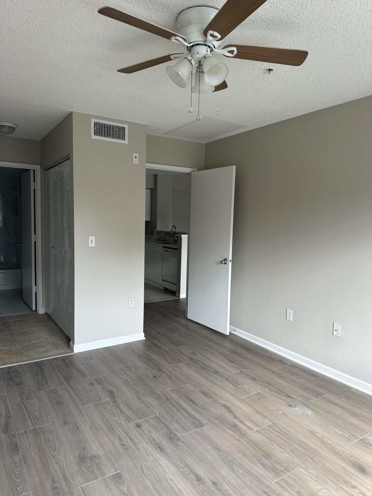 ST ANDREWS AT BOYNTON BEACH CONDO - Residential Lease