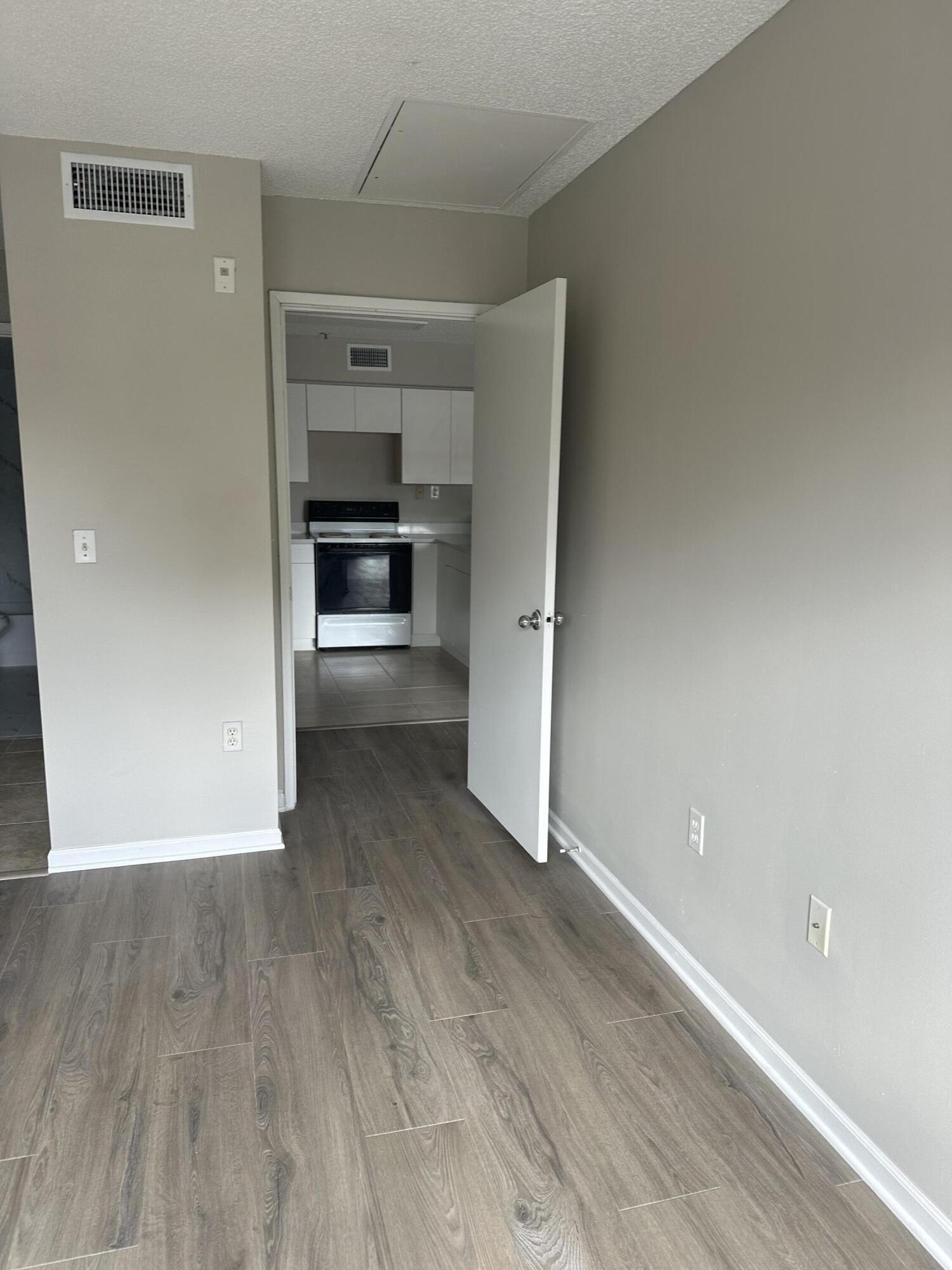 ST ANDREWS AT BOYNTON BEACH CONDO - Residential Lease