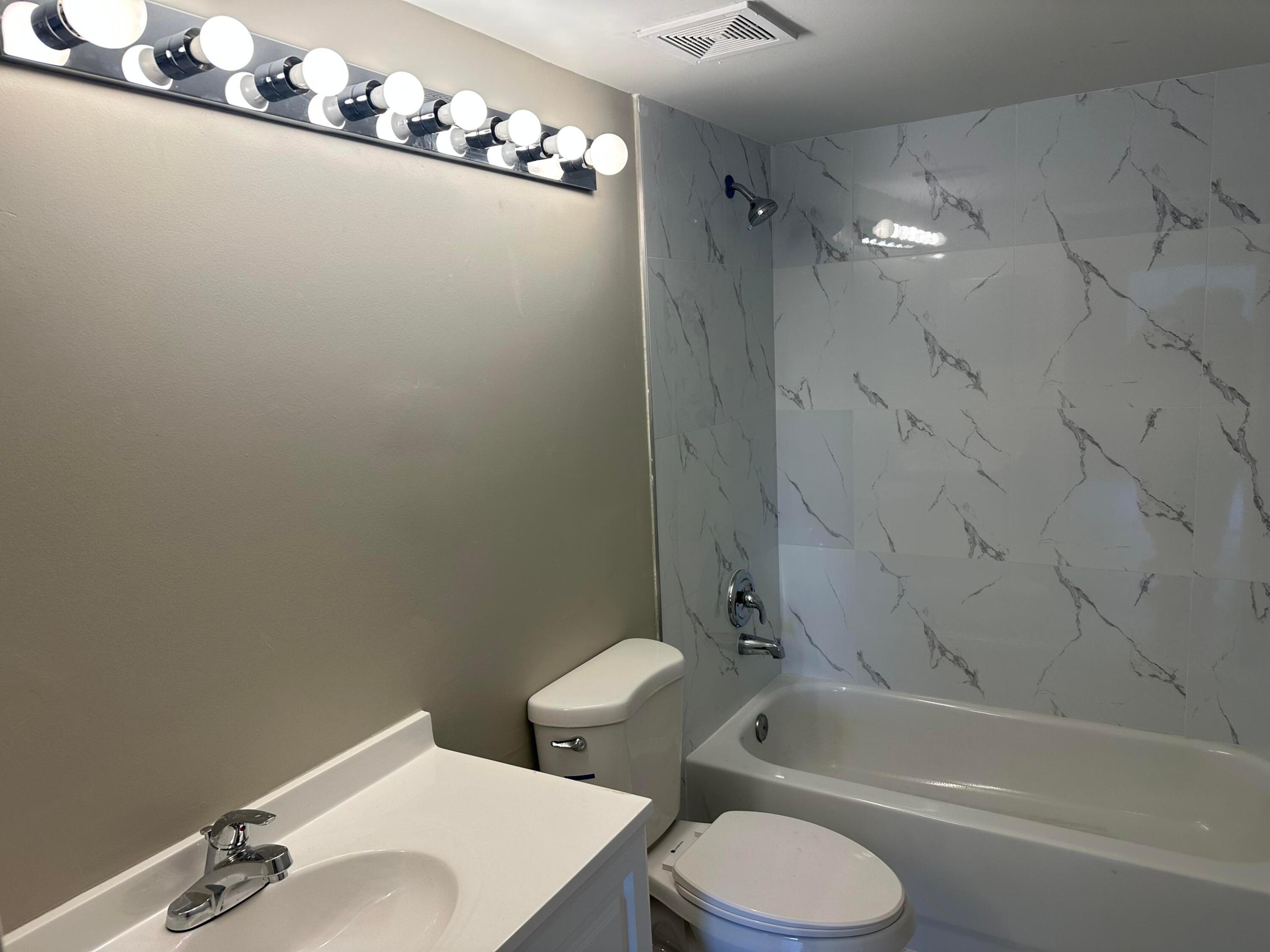 ST ANDREWS AT BOYNTON BEACH CONDO - Residential Lease