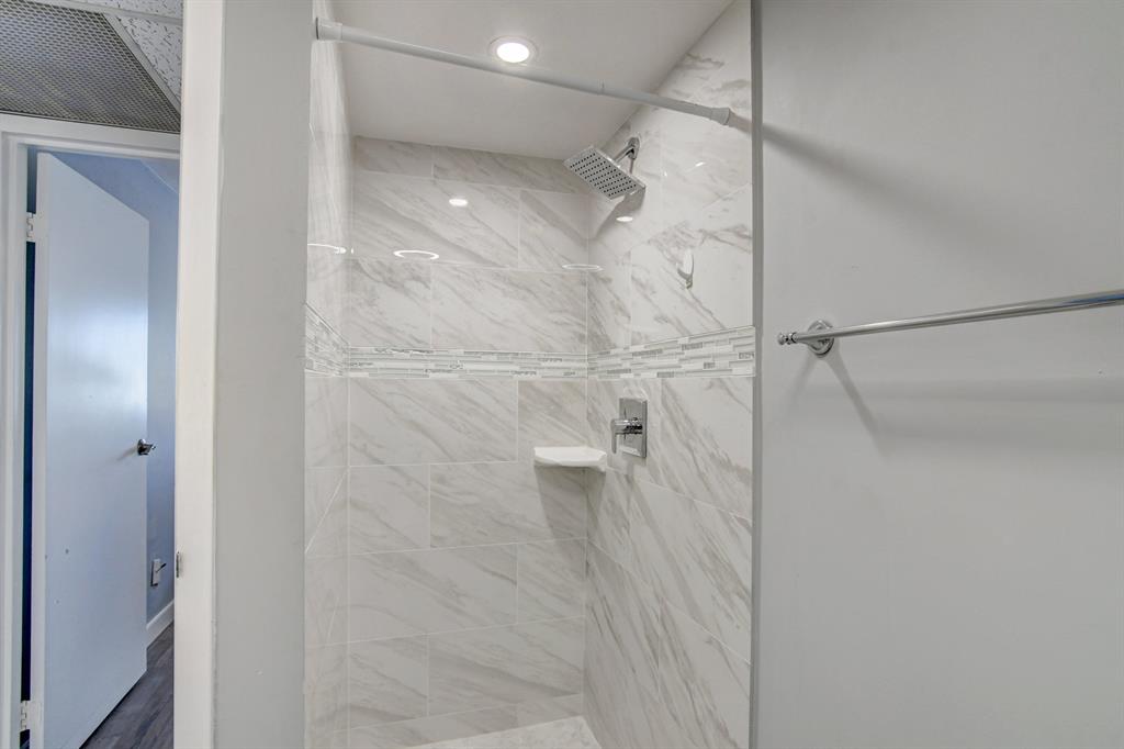 KINGS POINT TUSCANY CONDOS - Residential