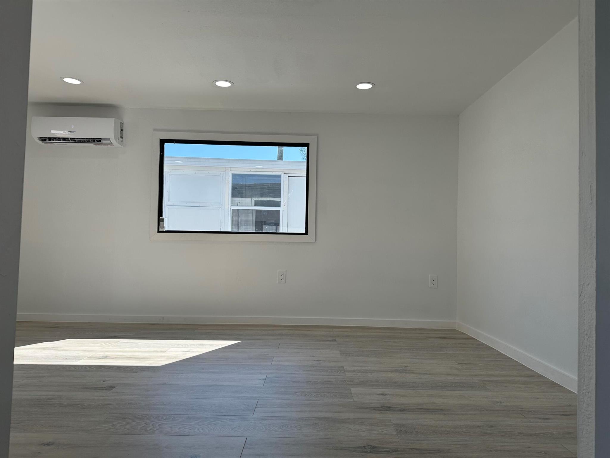 39 Palm Drive, Palm Springs, FL, 33461/$54,990 2 39 Palm Drive