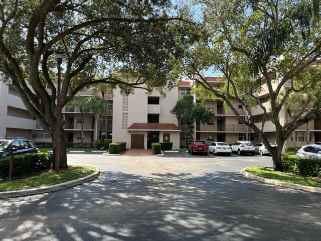 Corner Unit, All Ages, 3 bedroom 2 bathroom condo in great school districts in Davie! Property needs TLC. Home includes split floor plan, open concept and large patio that can be additional living square footage. Schedule your private tour today! Property being sold As-Is. Unit must be owned for one year before renting.