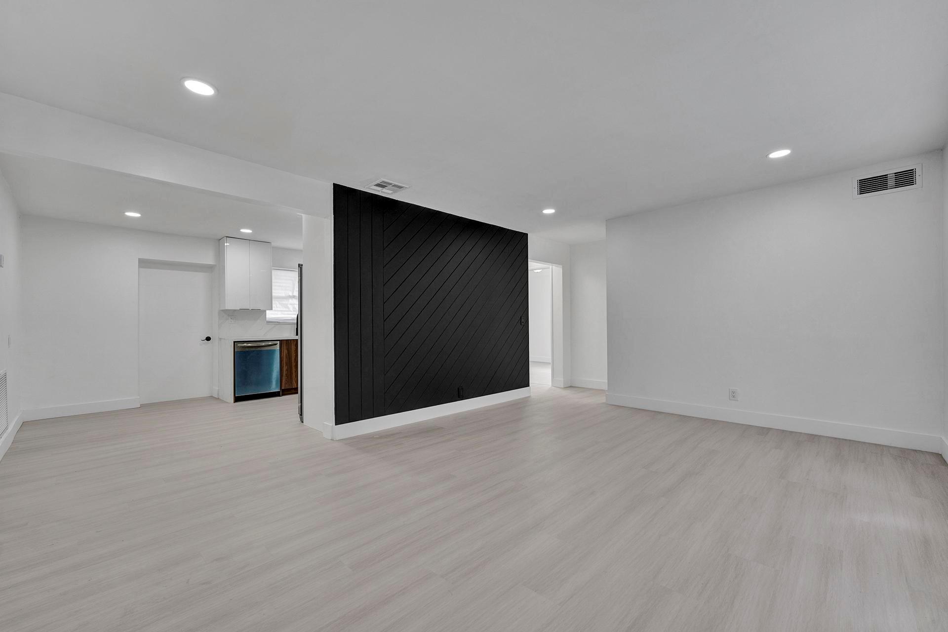 Rose Manor 42-16 B - Residential